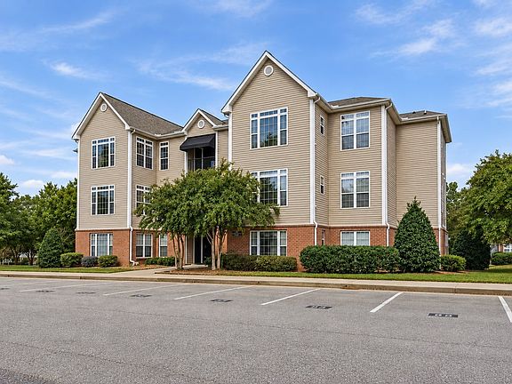 2nd image of 2501 Huntscroft Ln APT 300