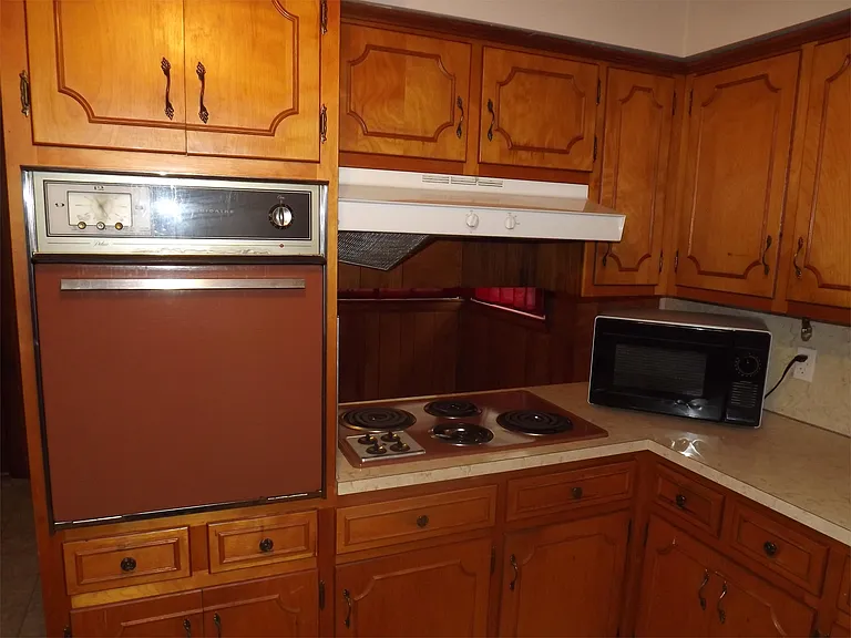 1604 Belmont Ct — Photo 5