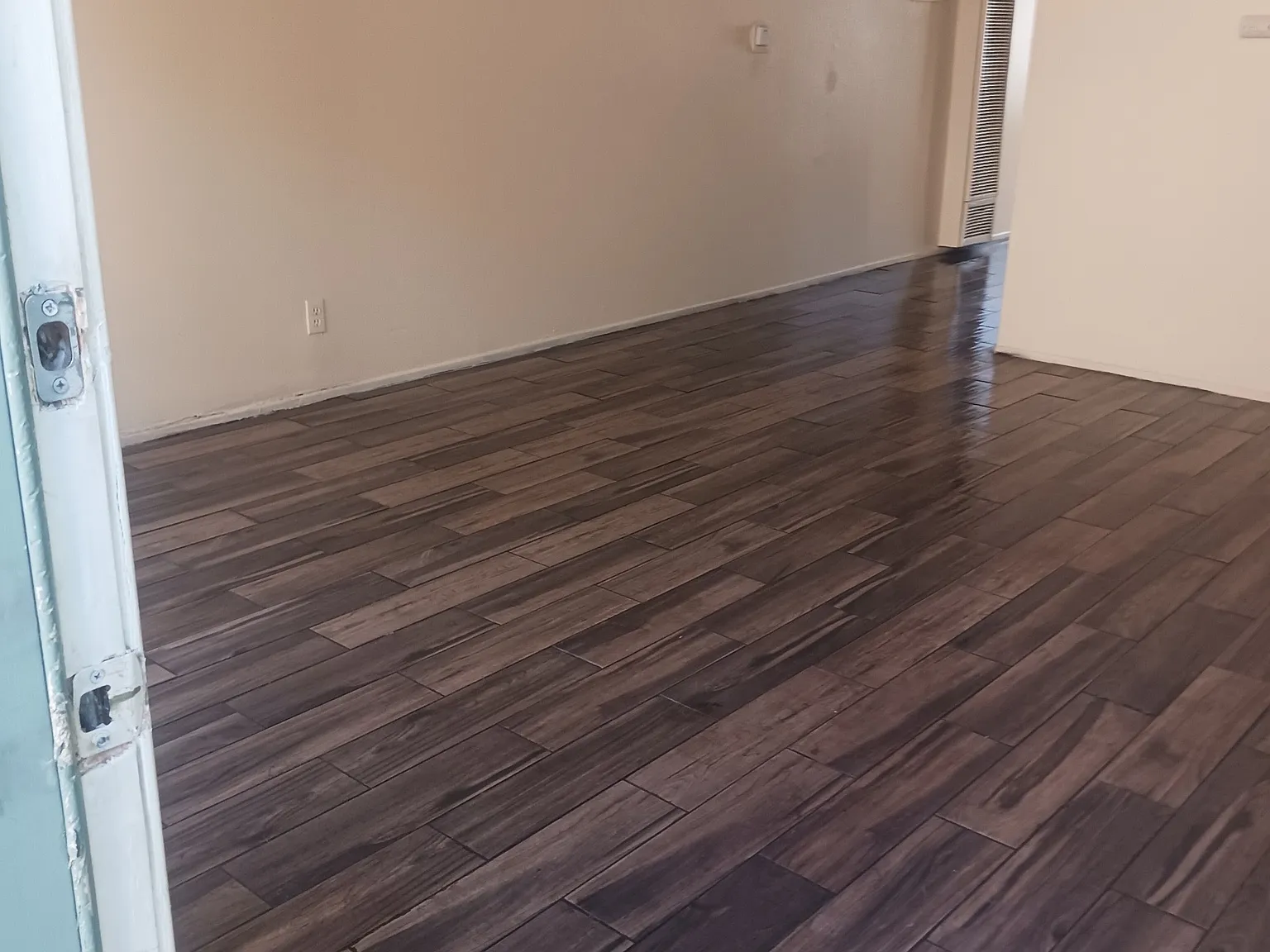 2 bed, 1.5 bath, 1095 sqft, $2,200 — Photo 2