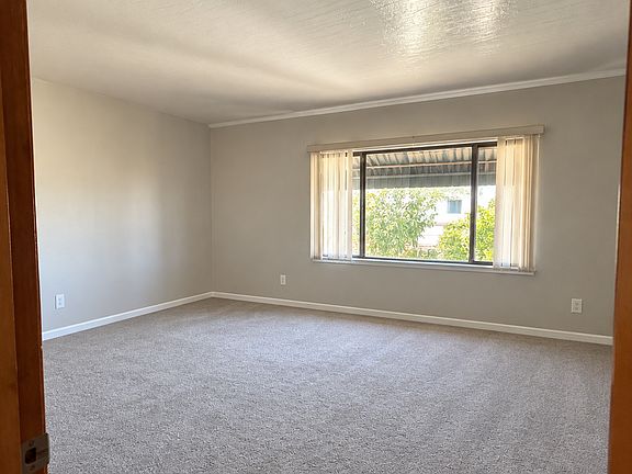2nd image of 36 Emerald Ct