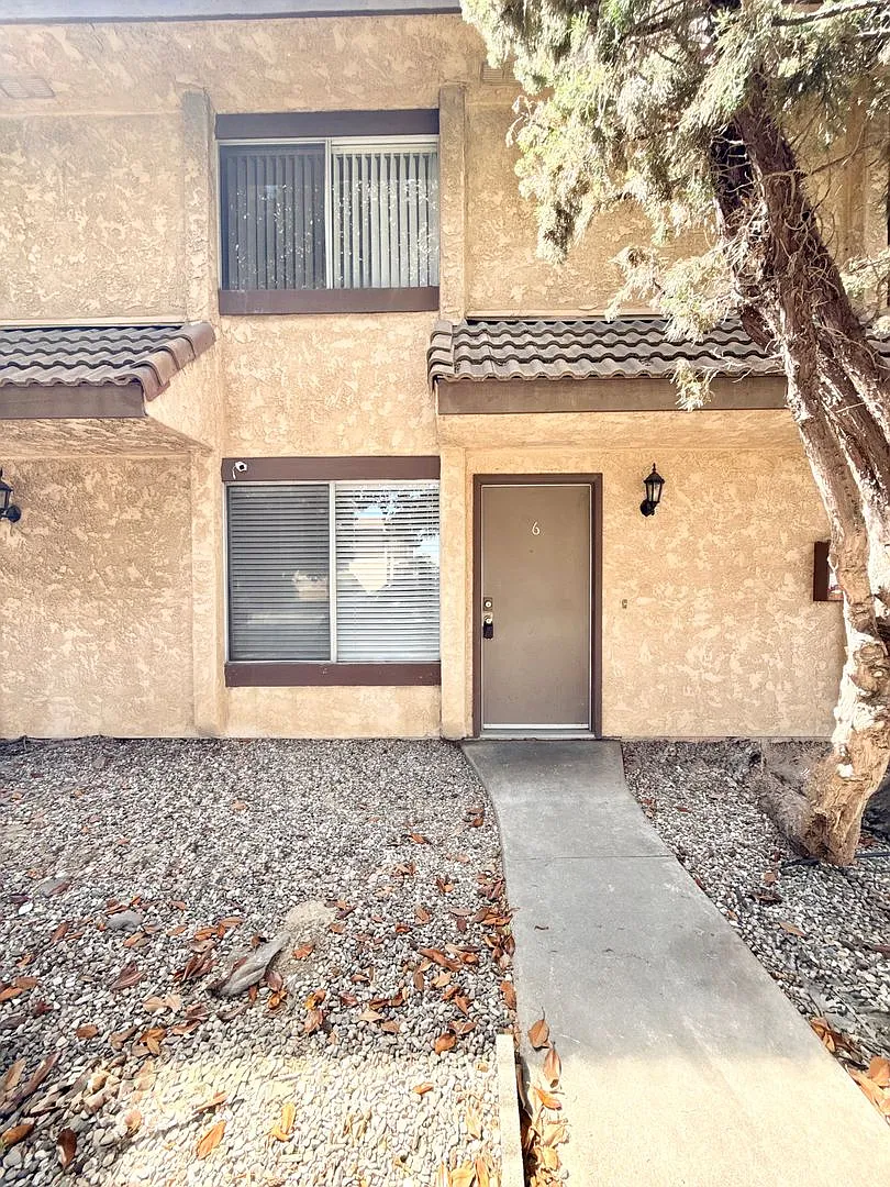 F736 — Photo 1
