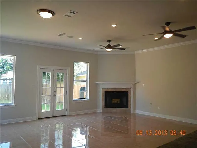 917 Milton St — Photo 9