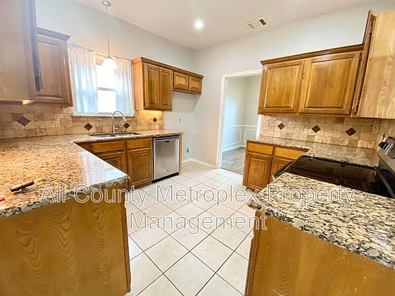 5th image of 4104 Juniper Ln