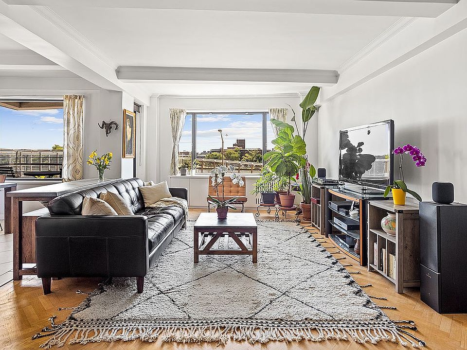 1st image of 33 E End Ave #2A