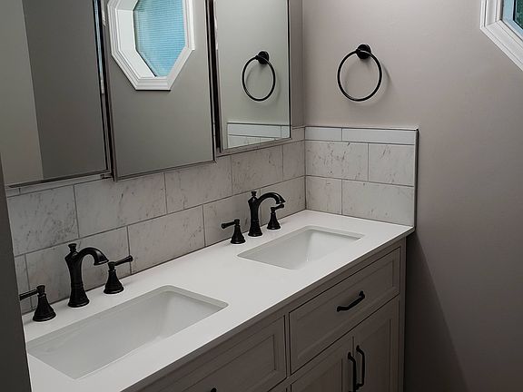 4th image of 2210 Carol Ln #2212