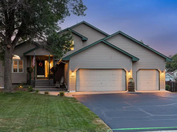 983 114th Ave NE, Blaine, MN 55434