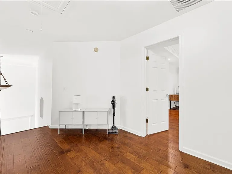 790 Milton Oaks Dr — Photo 31