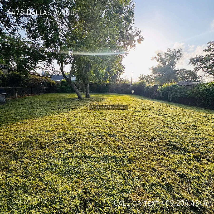 2 Bedroom | 1 Bathroom Single Family Home located in the North end of Beaumont, TX is waiting for... — Photo 4