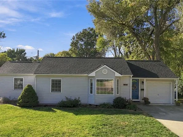 8218 Mackey St, Overland Park, KS 66204