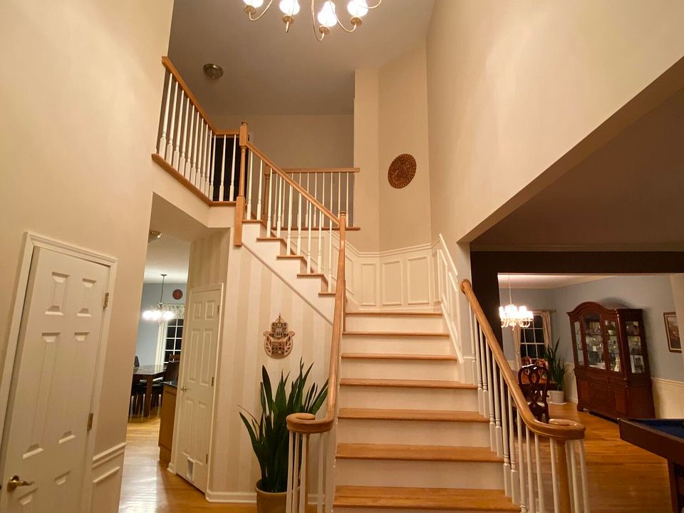 5 Dutch Meadows Drive, Cohoes, NY 12047 Zillow