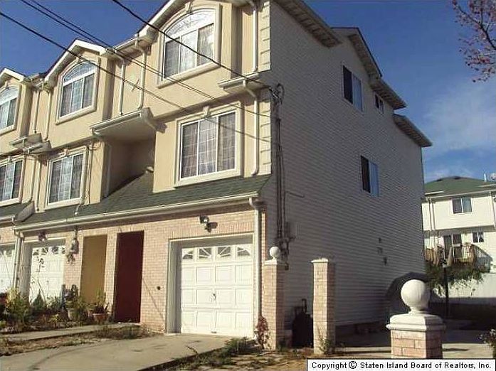 1st image of 15 Merivale Ln