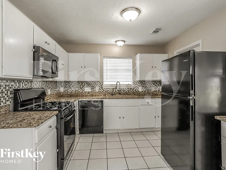 518 Foxglove Dr — Photo 6