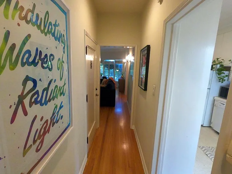 2285 N Beachwood Dr #6 — Photo 18