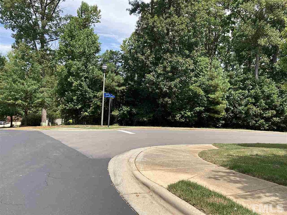 2nd image of 15 Golfers Ridge Ct
