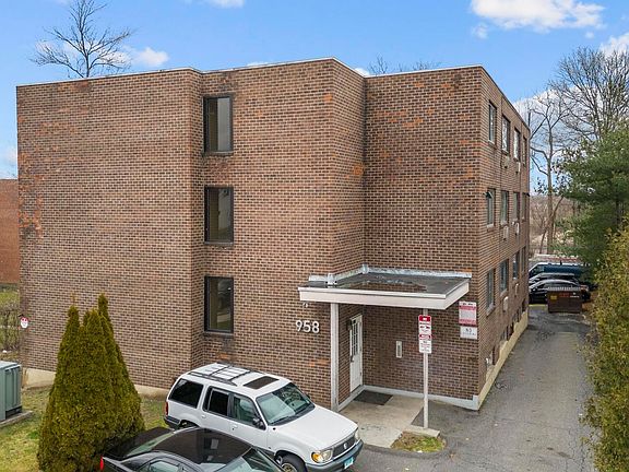 3rd image of 958 Wethersfield Ave #29