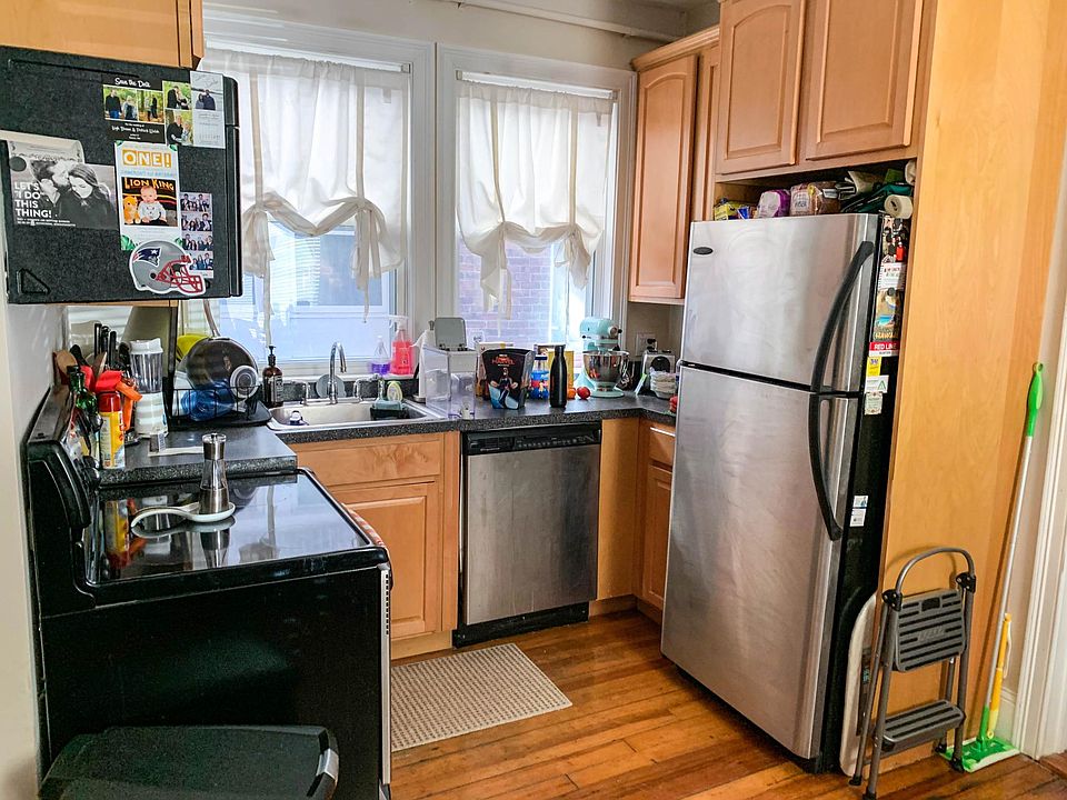 Modern kitchen with dishwasher and newer appliances!