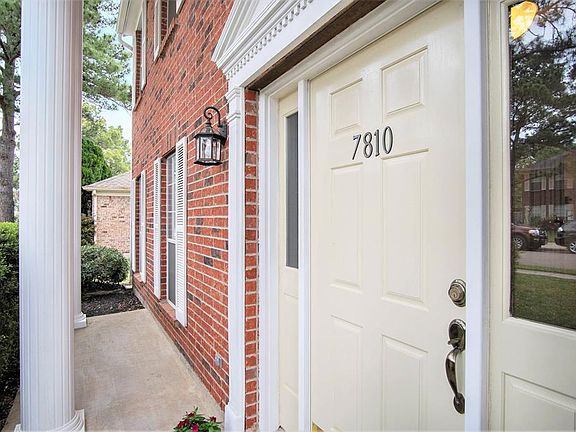 Front porch has also been pressure washed. This home is immaculate!