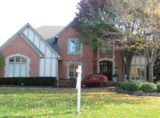5709 Springbrook Dr, Troy, MI 48098