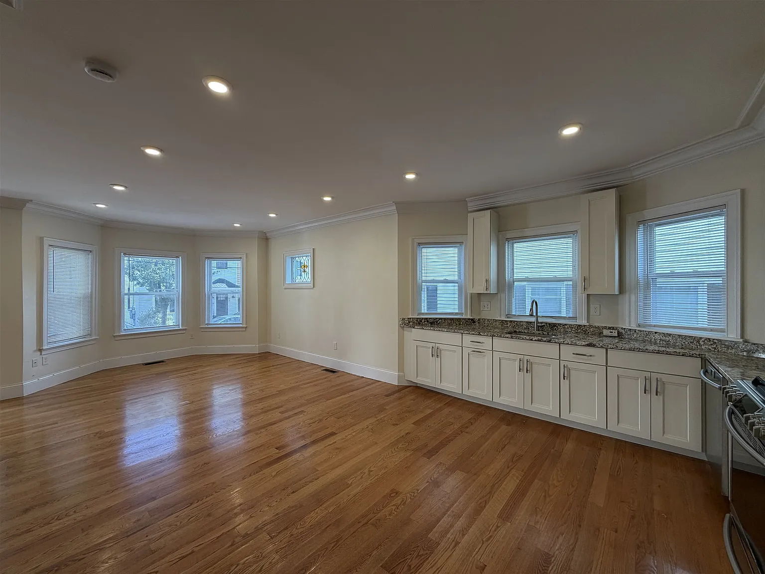 67 Newton St — Photo 2