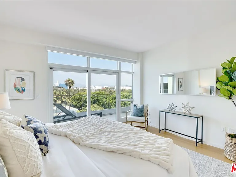 1705 Ocean Ave #502 — Photo 22
