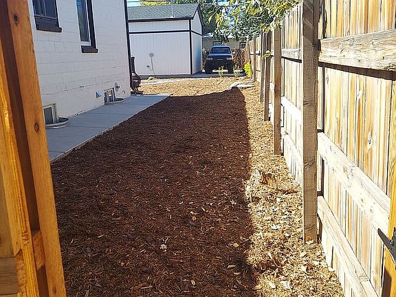 4761 Clayton North side yard