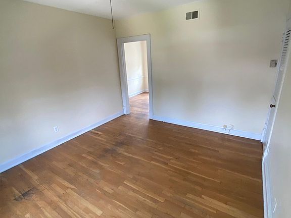 4th image of 2400 Woodbourne Ave APT 3A