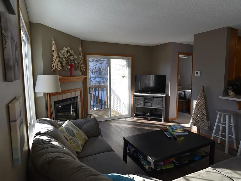 15550 Foghorn Ln — Photo 3
