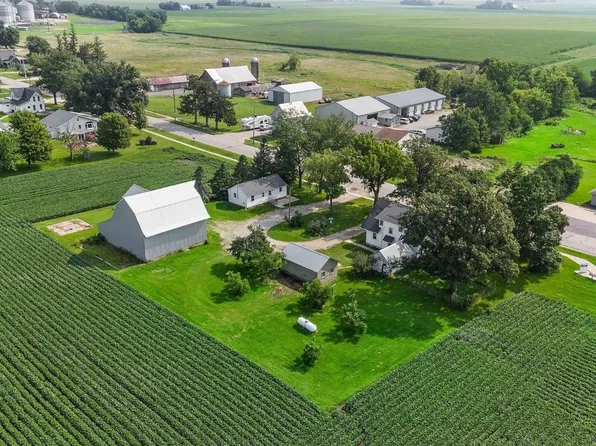 409 & 411 S Main Ave, Alburnett, IA 52202
