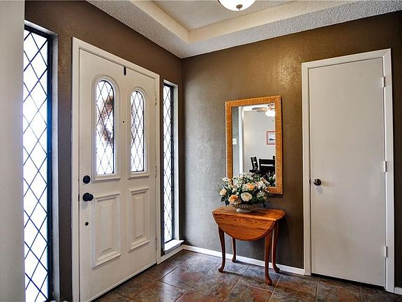 Spacious inviting entry way