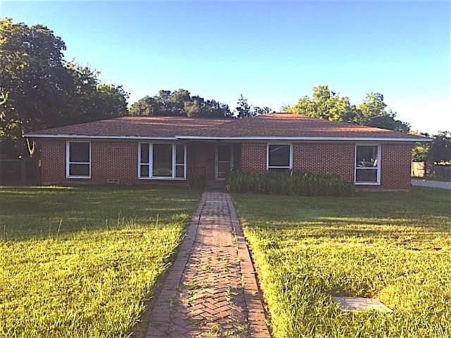 1st image of 851 E Texas St