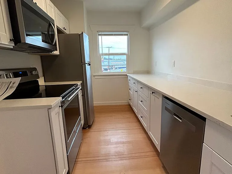 1223 W Nickerson St — Photo 4
