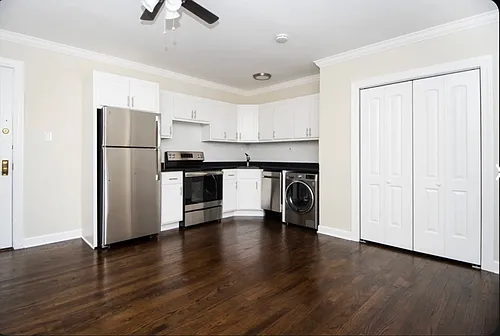 3323 N Lincoln Ave #302 Photo 1