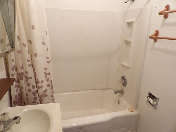 3rd image of 502 Pearl St