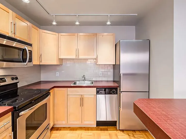 1309 Cameron Ave SW — Photo 2
