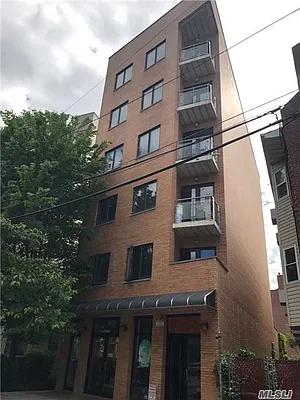 Sold by Winzone Realty Inc | media 3