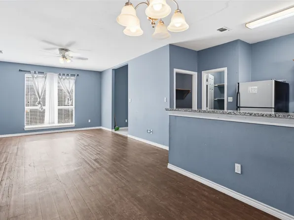 3122 Timber Creek Dr, Grand Prairie, TX 75052