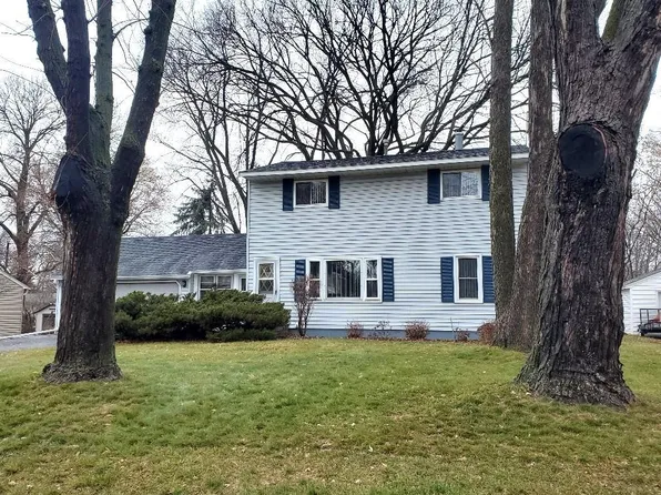 2279 Oakwood Dr, Mounds View, MN 55112