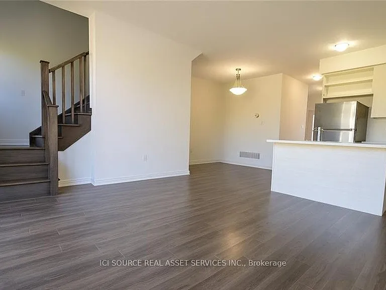 933 Amand Dr — Photo 3