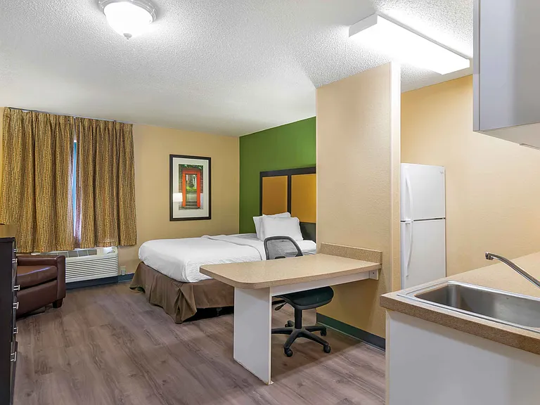 Studio Suite - 1 Queen Bed