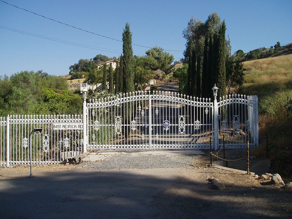 Fornt Gate