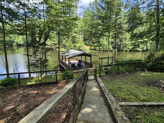 2nd image of 105 Lakewood Dr