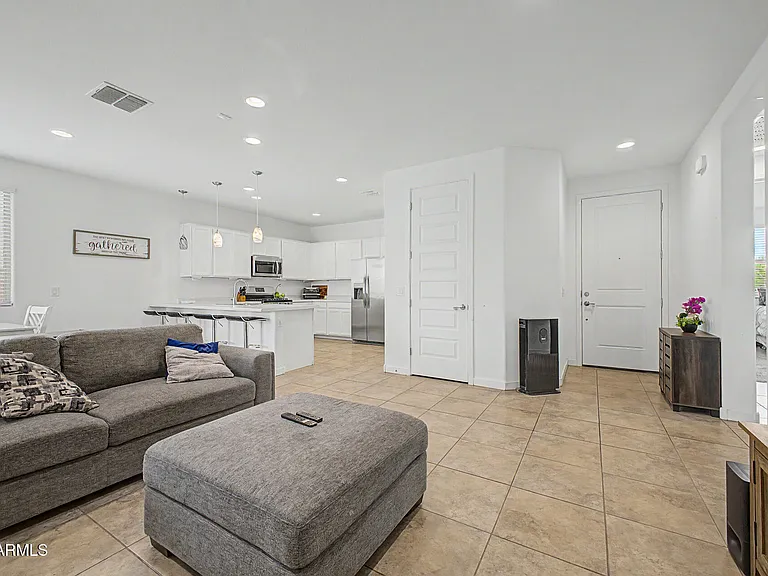 9012 W Solano Dr — Photo 7