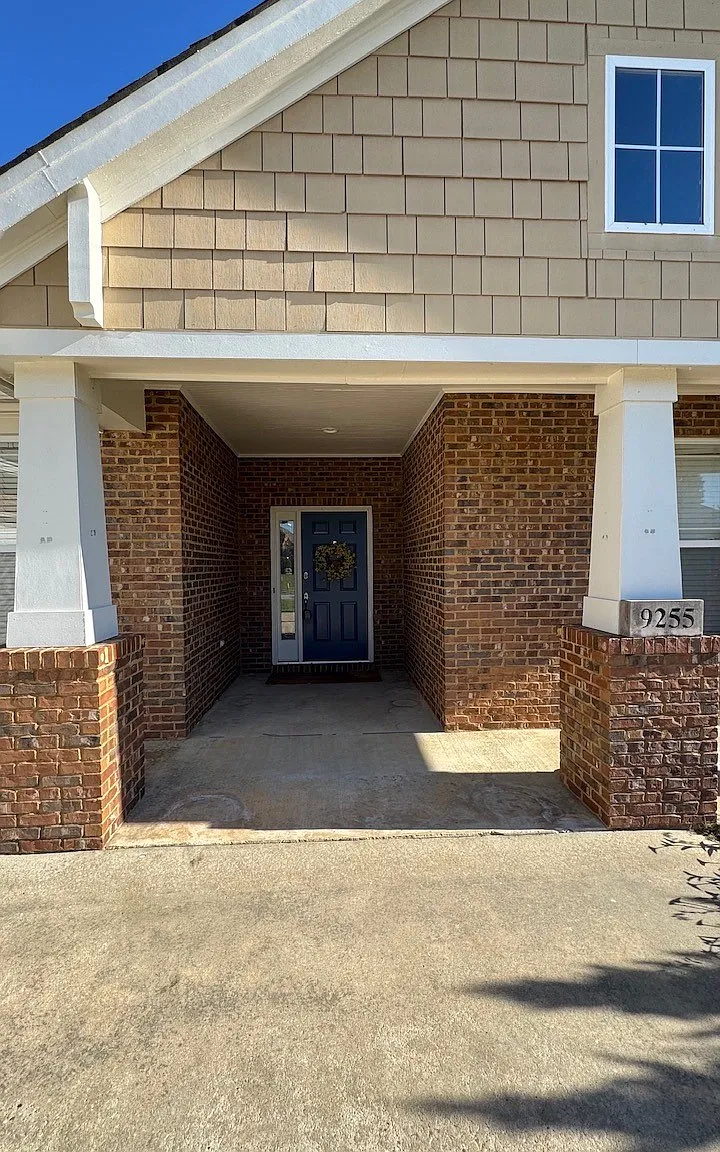 4 bed, 2.0 bath, 2275 sqft, $2,350 — Photo 2