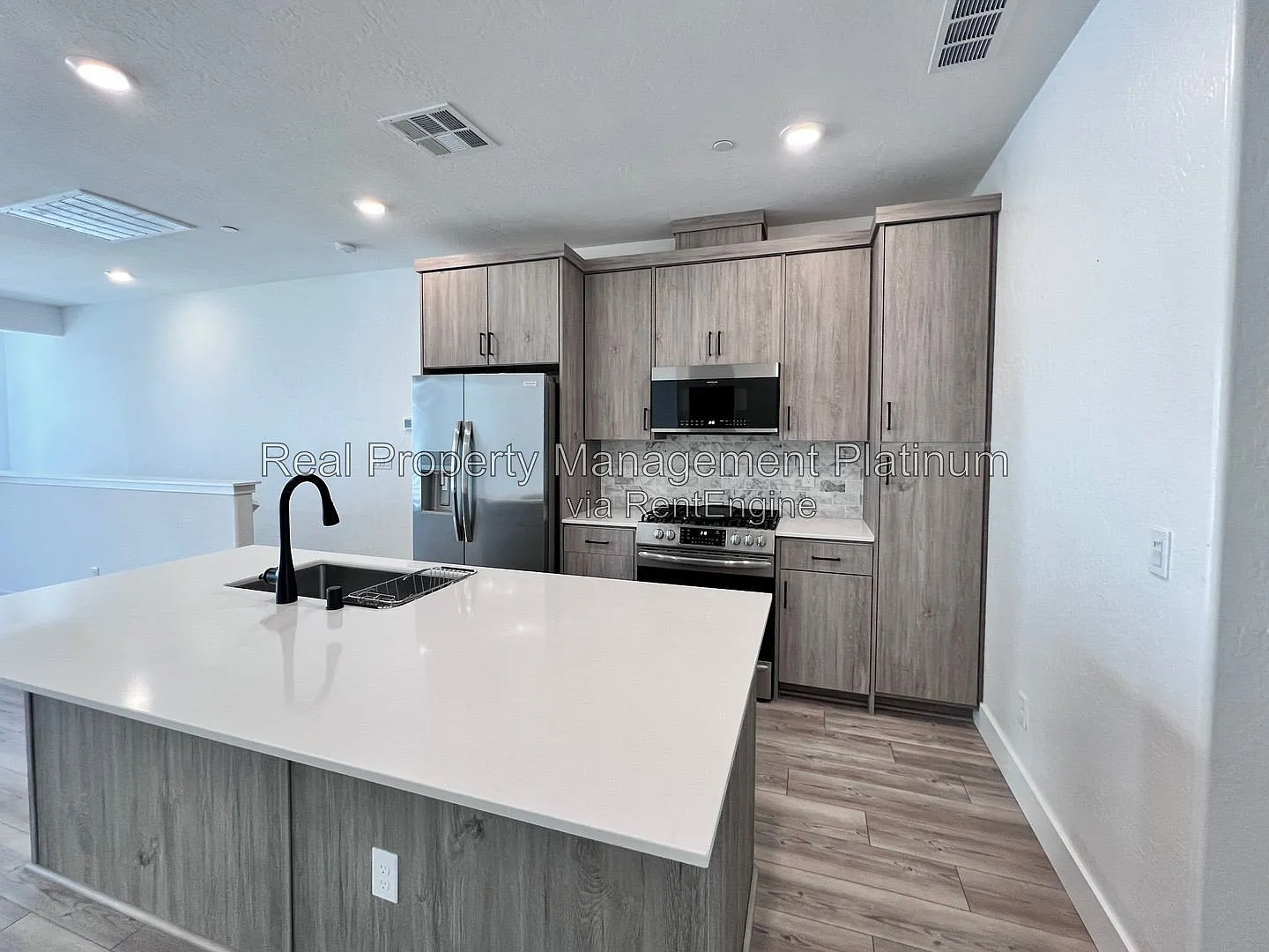3 bed, 2.0 bath, 1383 sqft, $2,495 — Photo 1