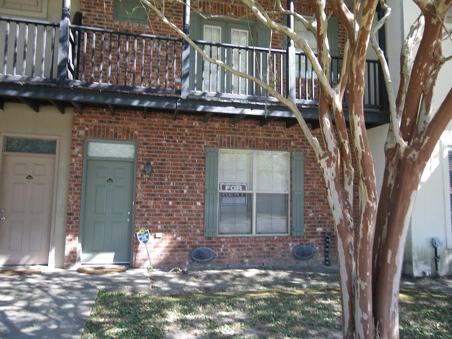 2 bed, 2.5 bath, 1370 sqft, $1,700 — Photo 1