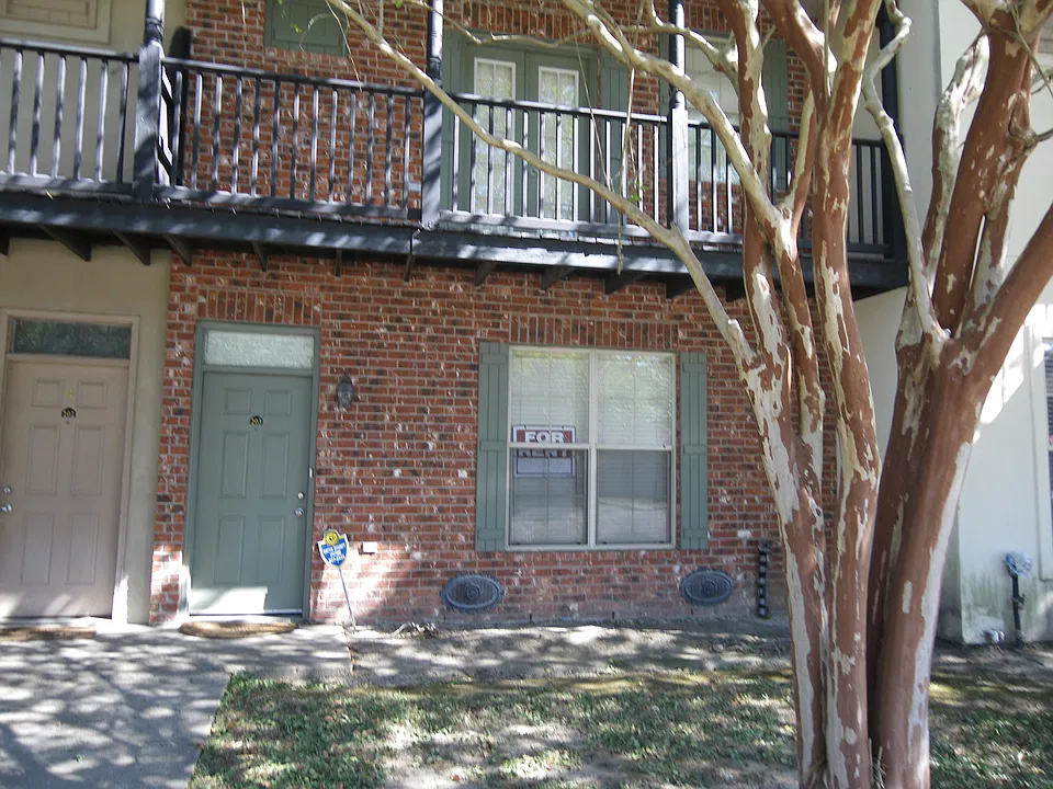 10600 Lakes Blvd #203
