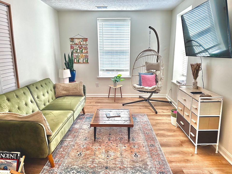 1st image of 1012 S Floyd St #2