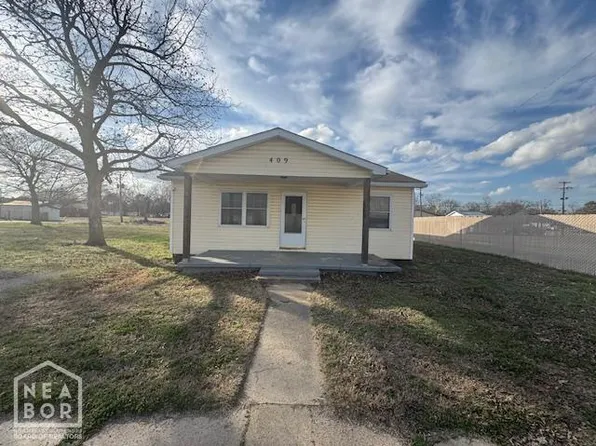 409 W 3rd St, Corning, AR 72422