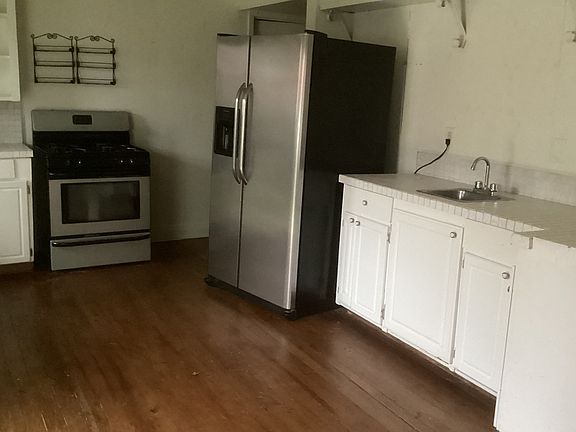 Kitchen, secondary sink