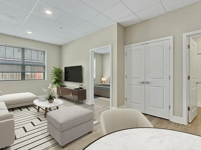 421 W King St — Photo 5